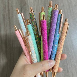 עט כדורי במגוון צבעים